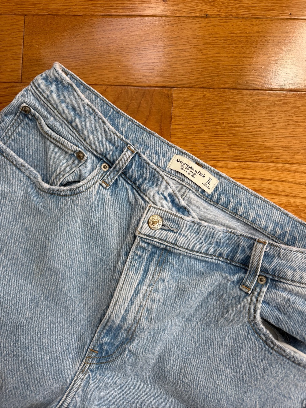 Abercrombie & Fitch Light Wash High-Rise Women’s Jeans